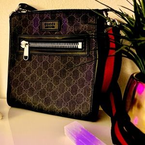Gucci GG messenger bag in near perfect condition, black leather